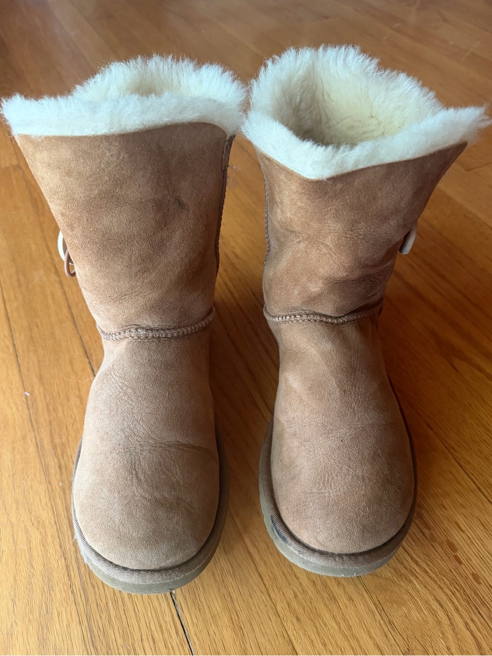 UGG Classic Short Suede Boots with Cream Shearling - Chestnut